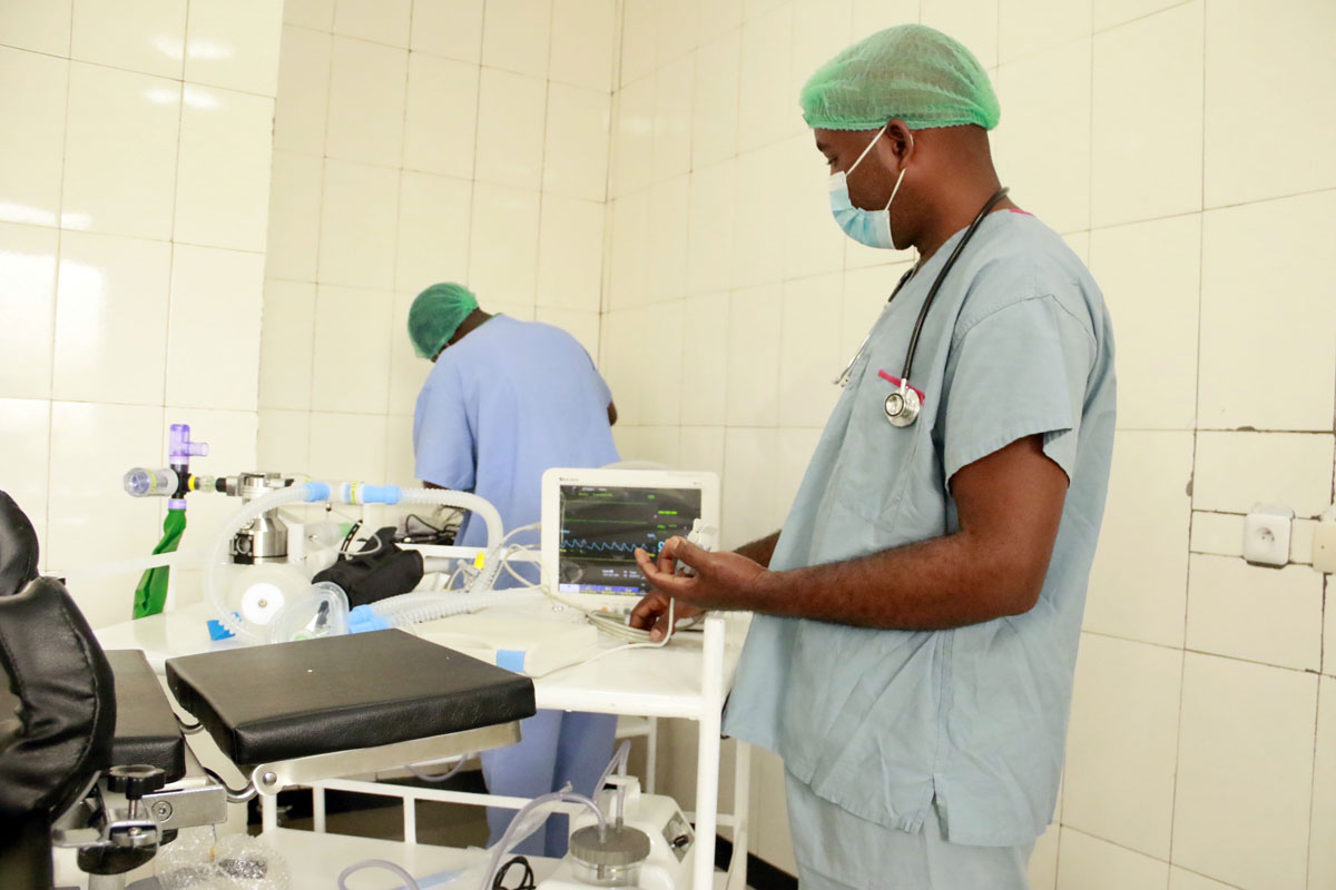 Anaesthetist ascertain the functionality of a patient monitor at Ndu Baptist HC