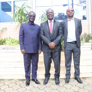 The Director, flanked by the deputies for Administration andn Finance and Clinical Services