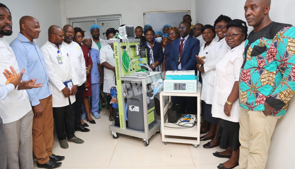 Hospital leadership pose to celebrate the new machines