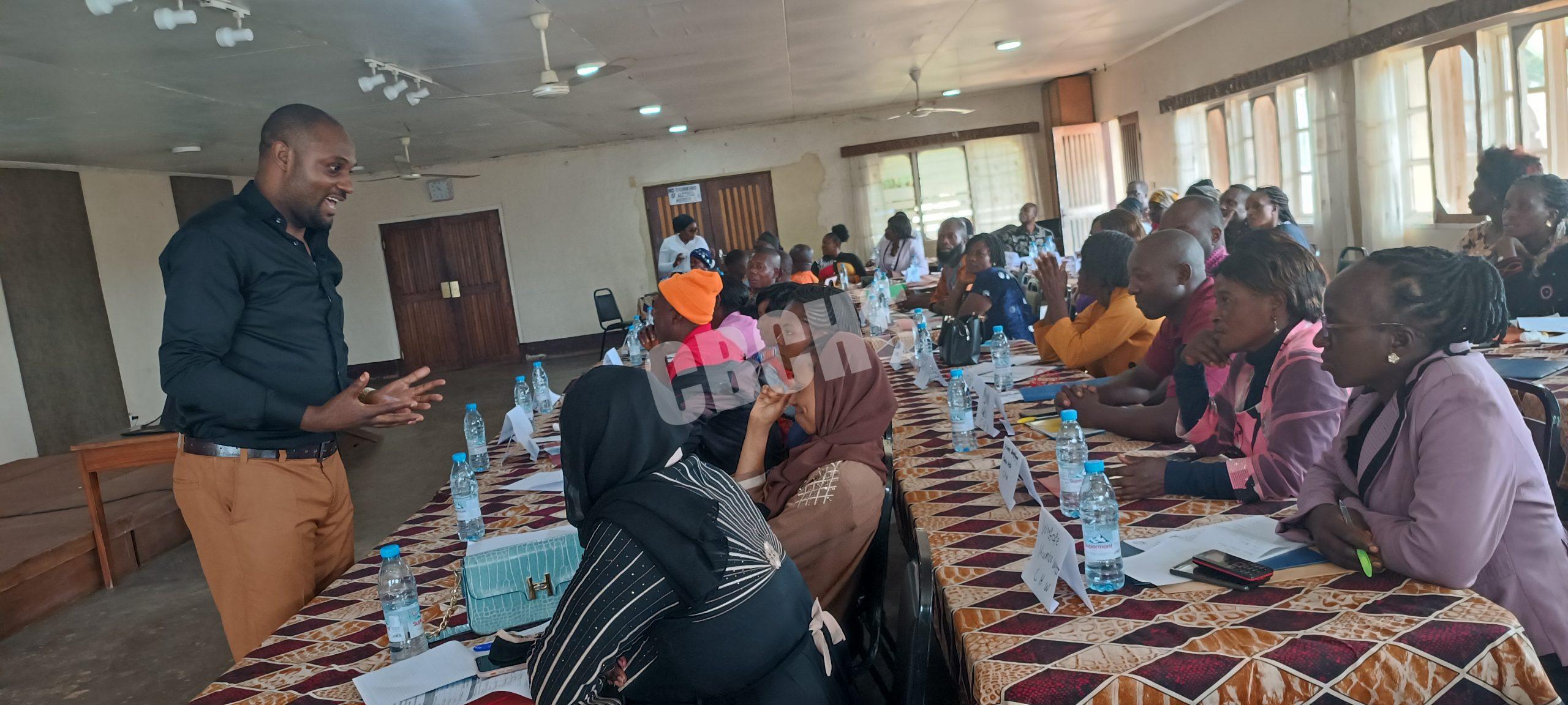 Njodzeven Divine explaining how obstetric fistula manifests