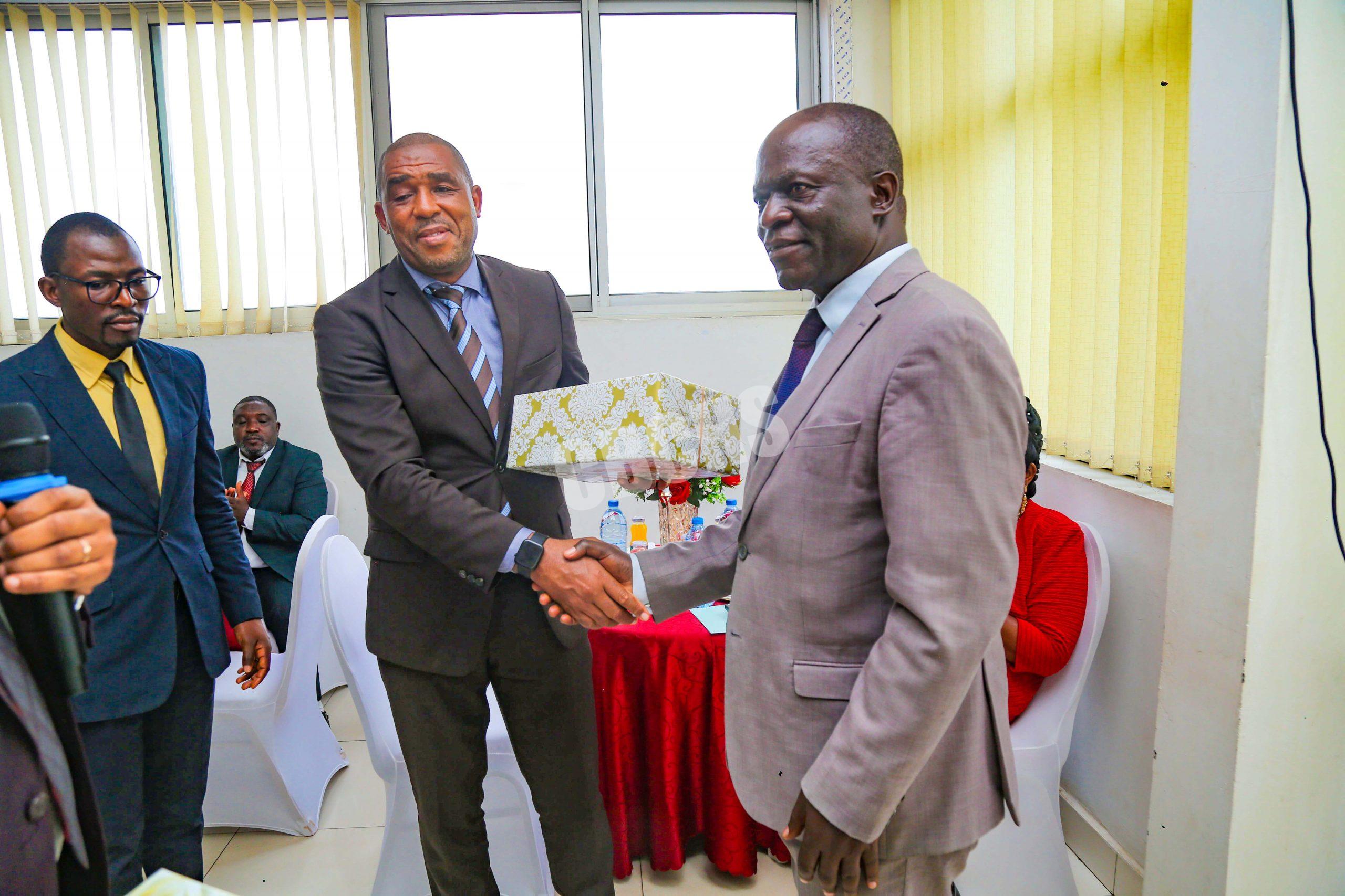 Souvenir gifts to the DHS & Board chairs spiced the visit