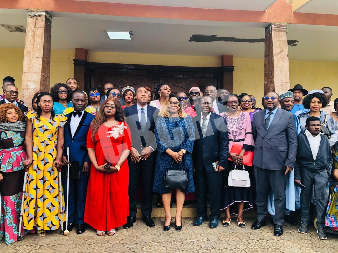 The group picture after the launch of the award.