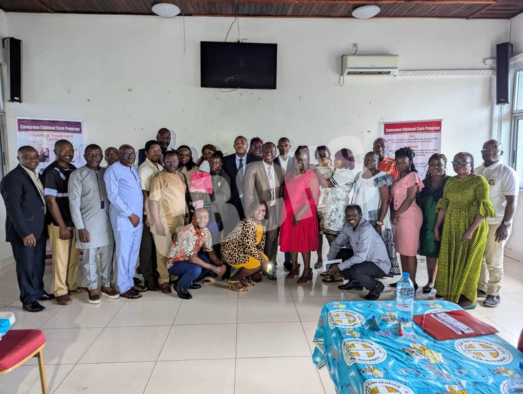 Stakeholders pose at the end of discussions