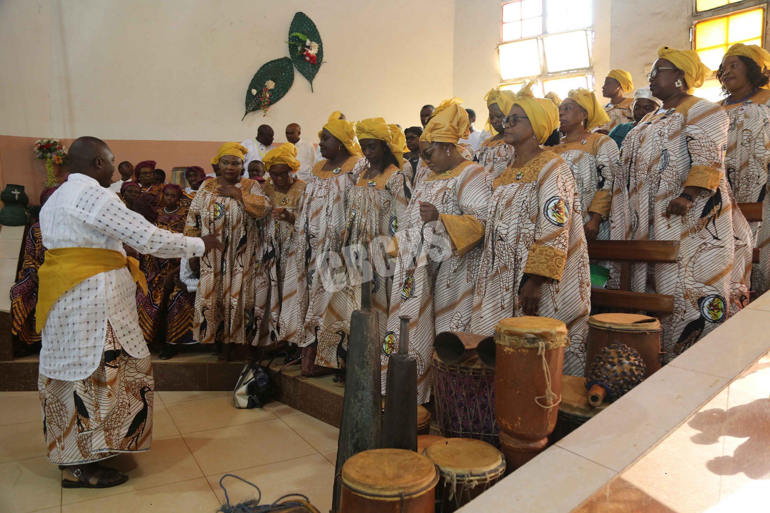 Bakweri Choir rendering renditions to grace the occasion1