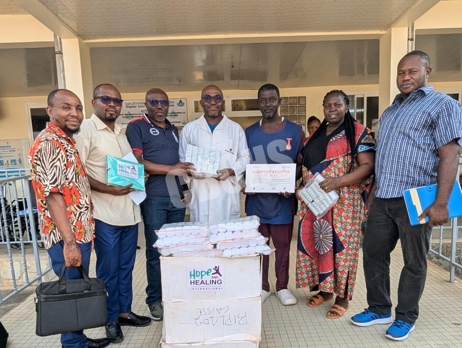 Director of Centr'Accuil pose withCoordination team