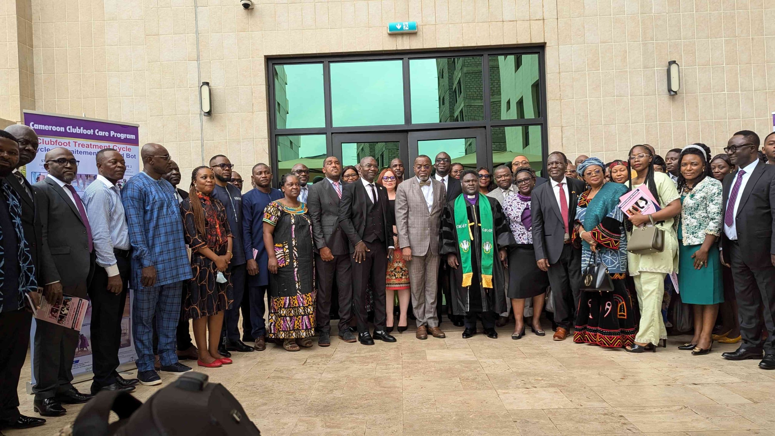 Partners and Actors pose at the end of the launch