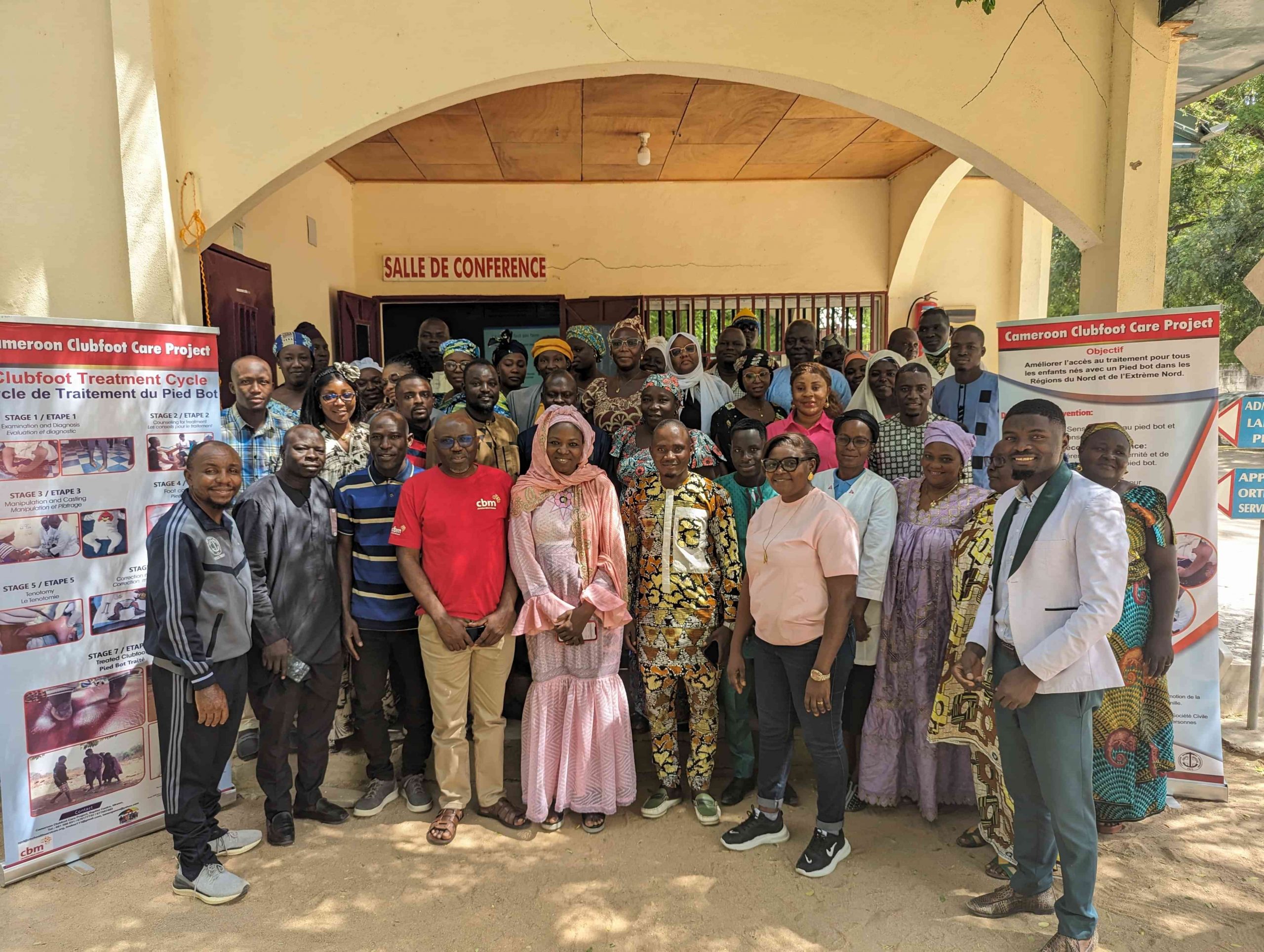 Group photo with the nurses and midwives