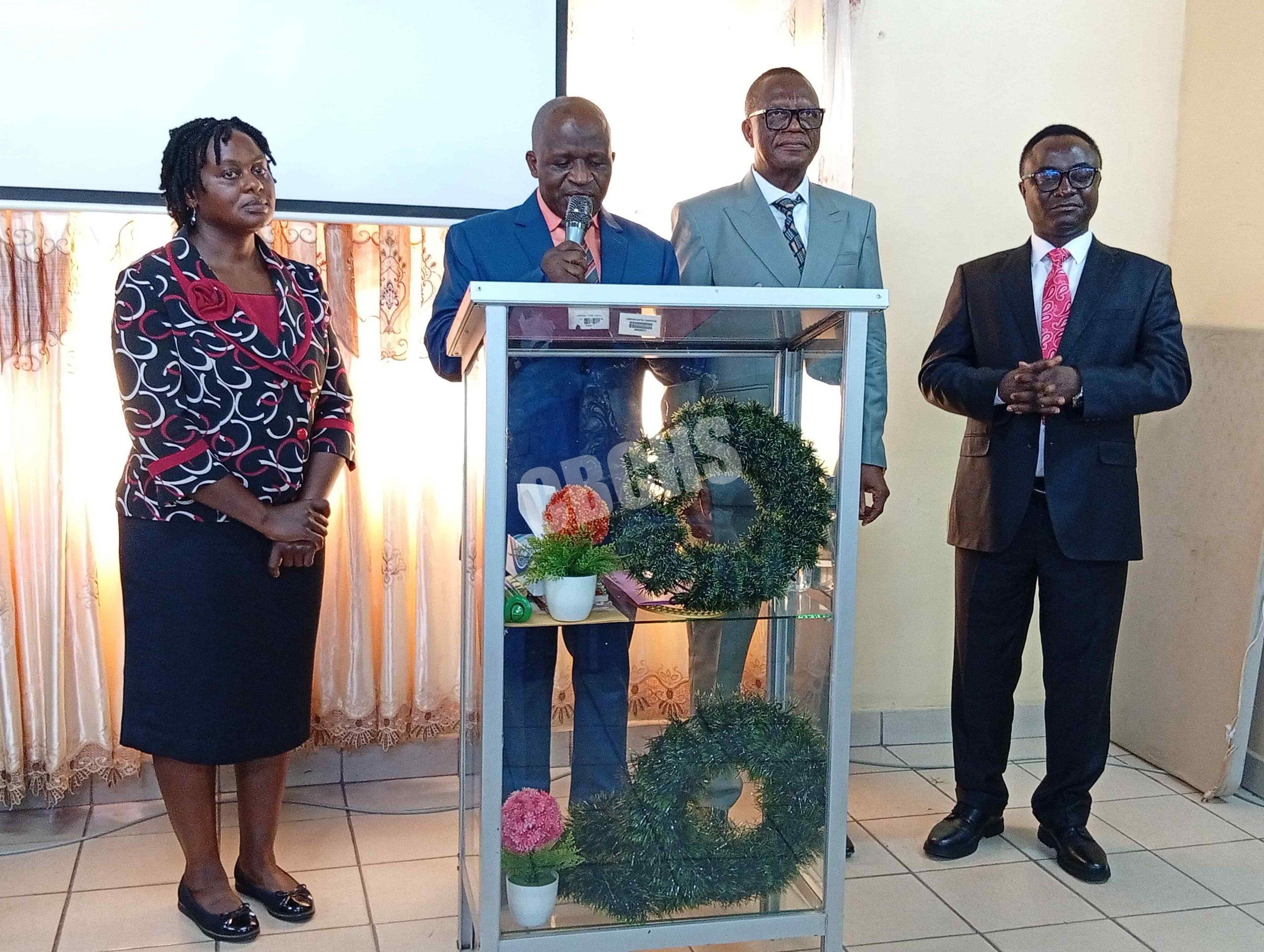 Incoming Administrator of MBHD, Dr. Yungseh Peter being appreciative