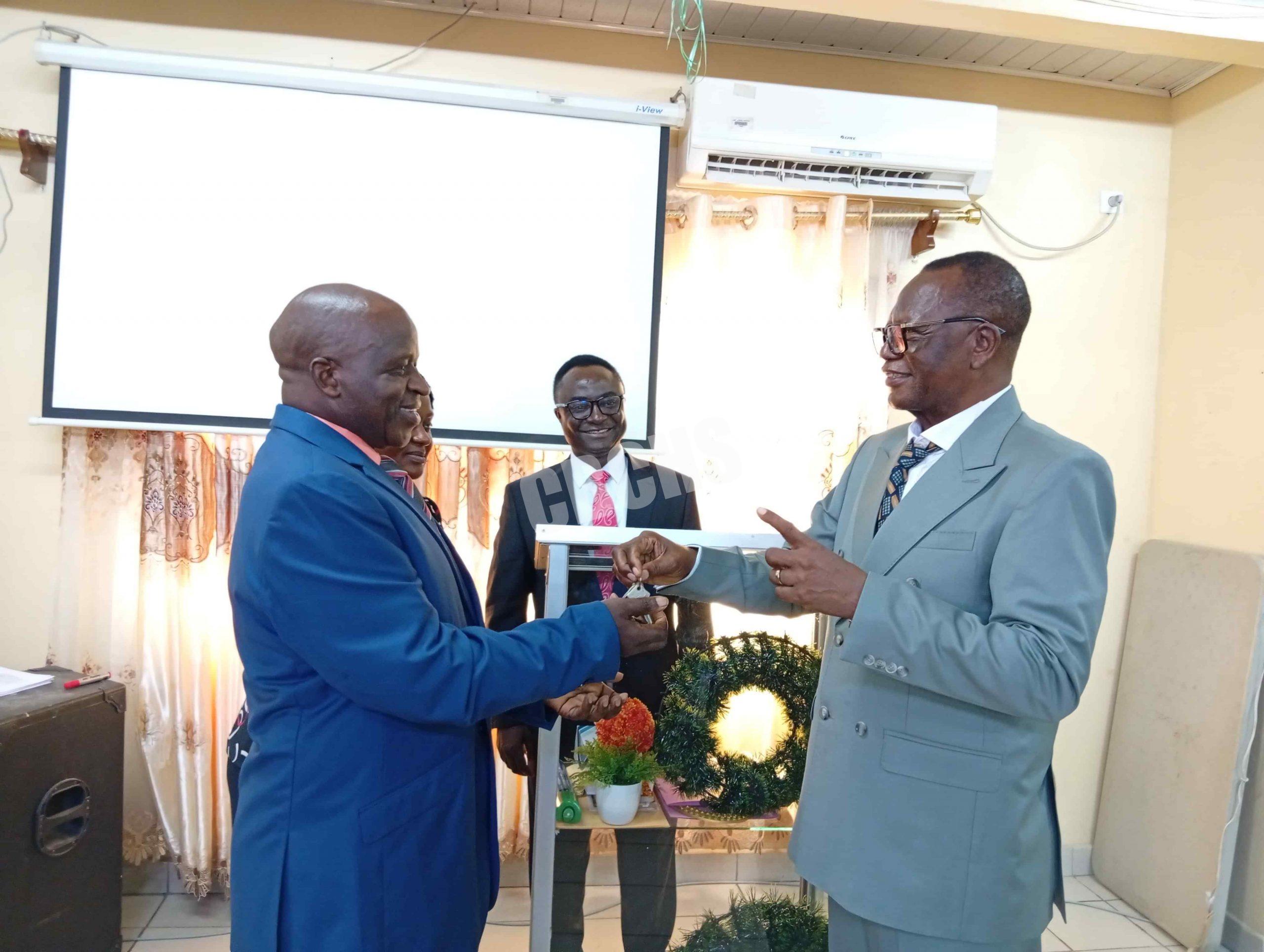 (L-R) Dr. Yungseh Peter receiving office keys from Mr. Yongwa Zacs, outgoing Administrator
