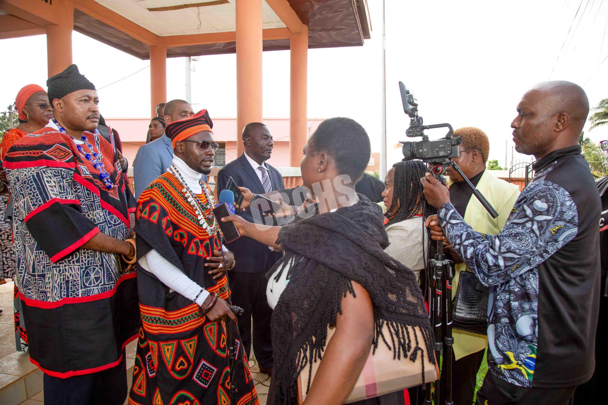 President of NW House of Chiefs & Vice President of NEWRA, HRM Nfor Amidu talking to the Press
